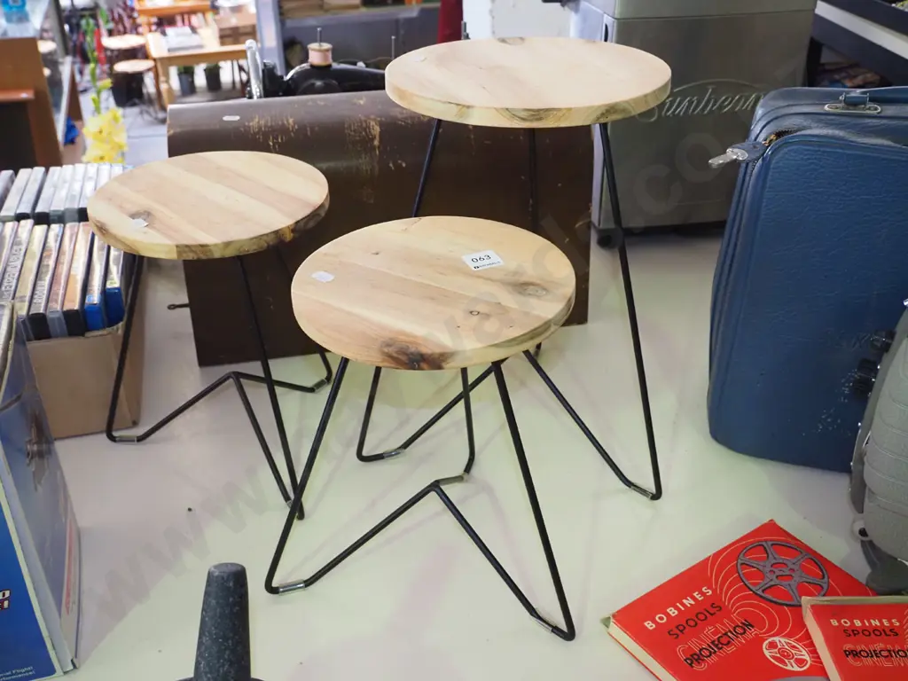 3x wood and wire jardinere stands H-370 Image 1++