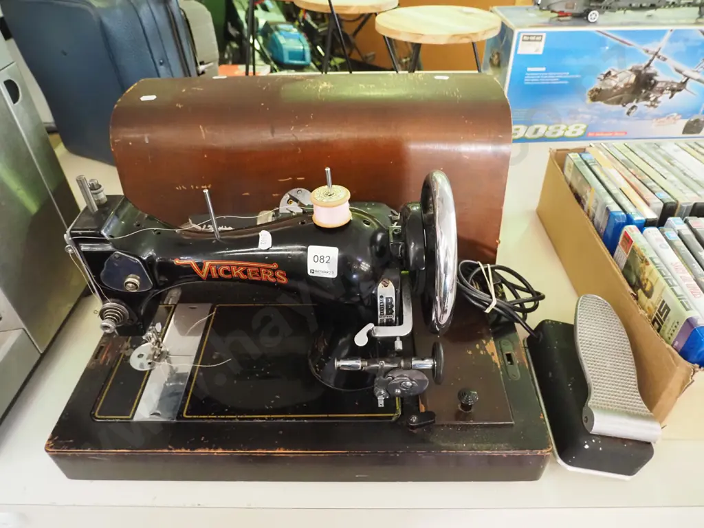 Vickers table top sewing machine Image 1++