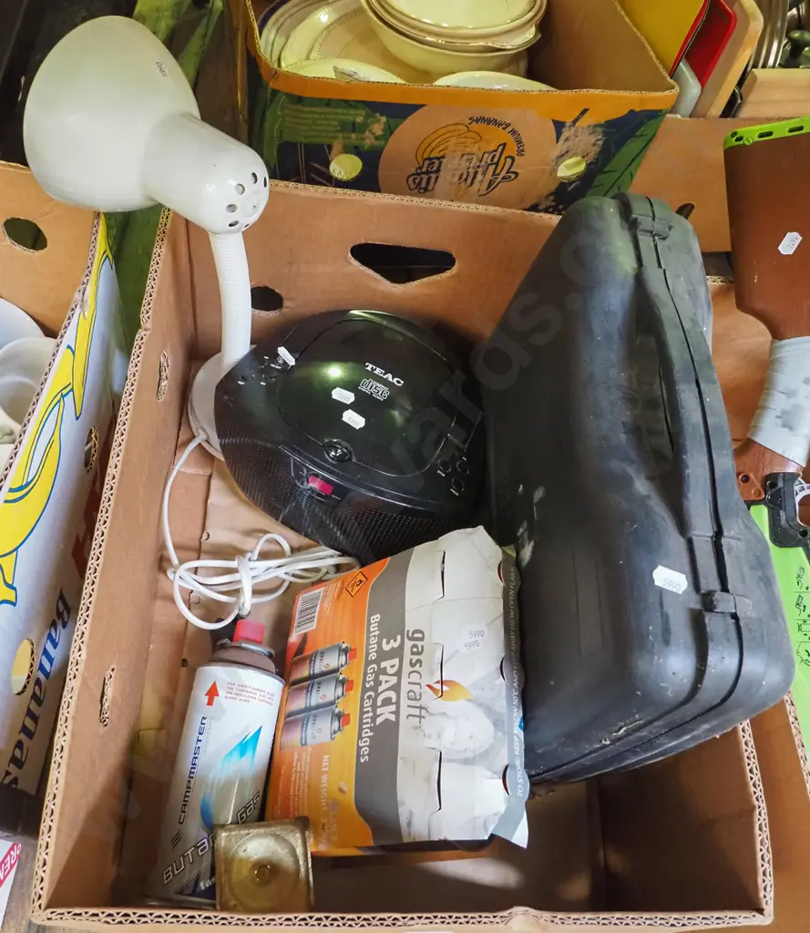 box; radio player, lamp, camping stove Image 1++