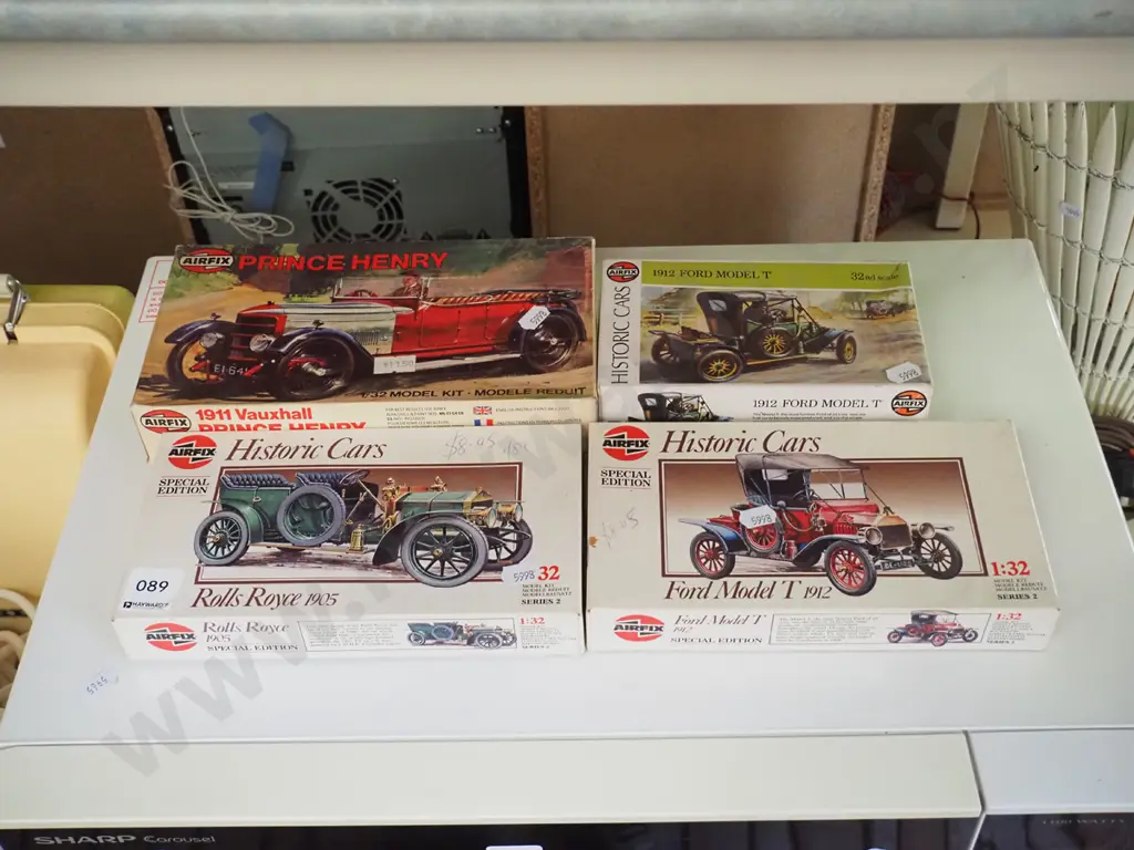 4x yet to be assembles models - vintage cars Image 1++
