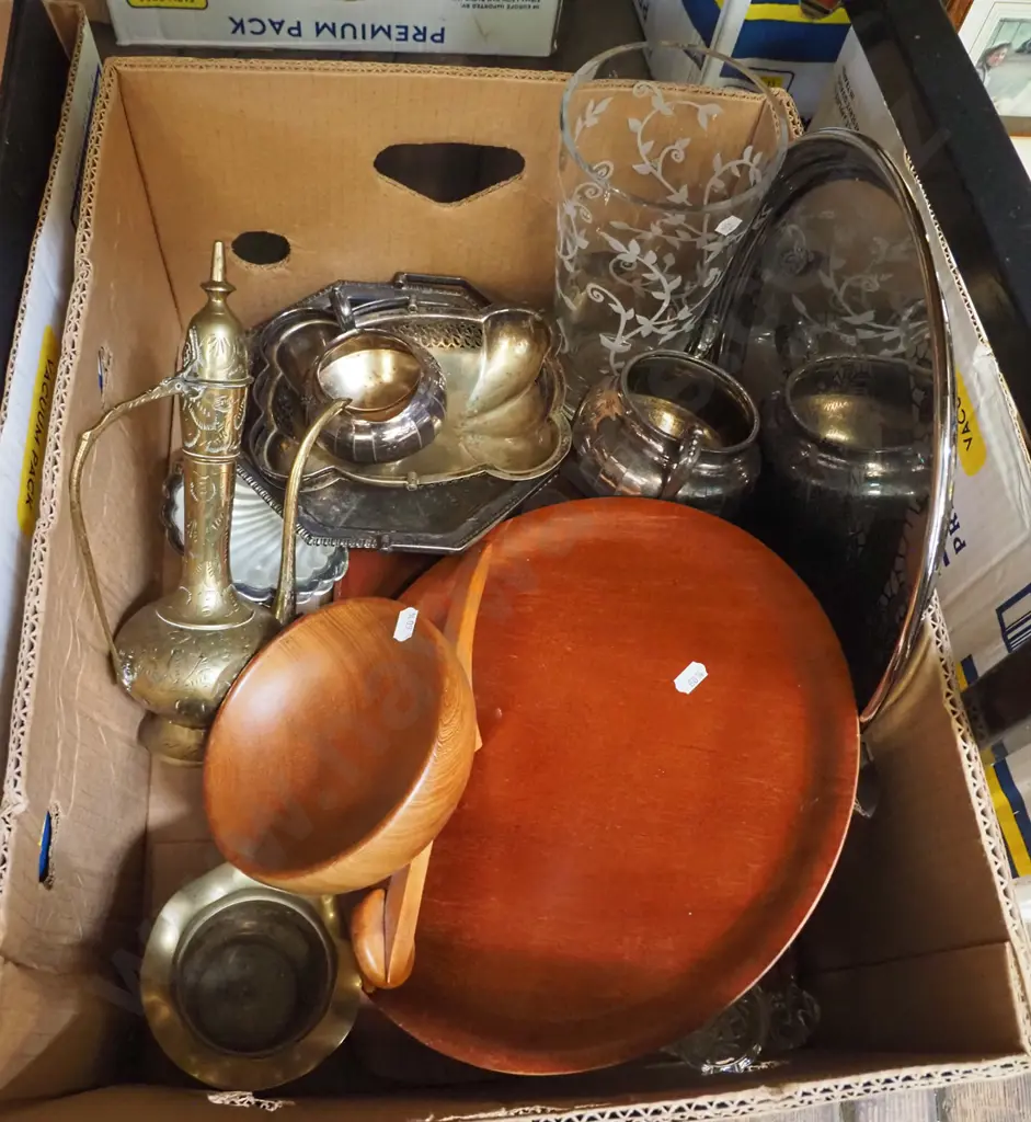 box; trays, bowls, plated ware etc Image 1++