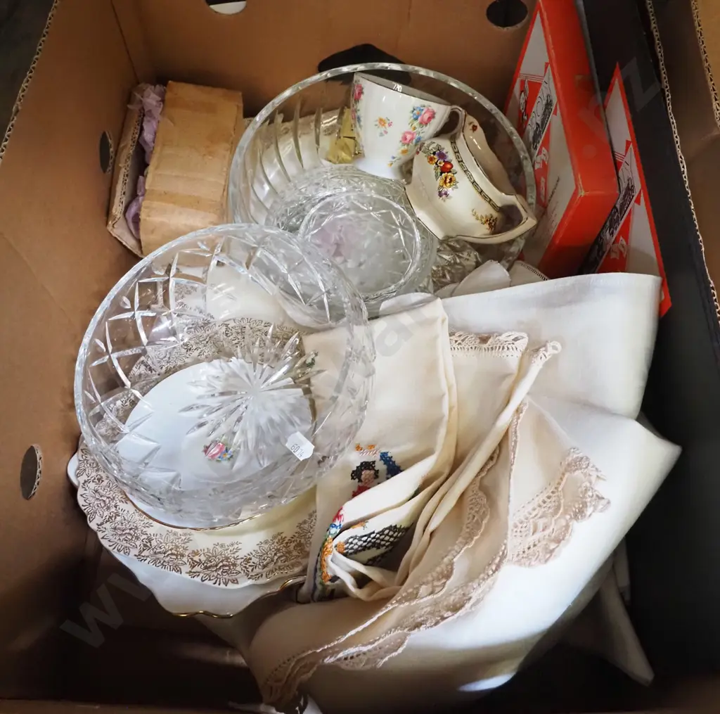box; linen, crystal bowl, early Monopoly game etc Image 1++