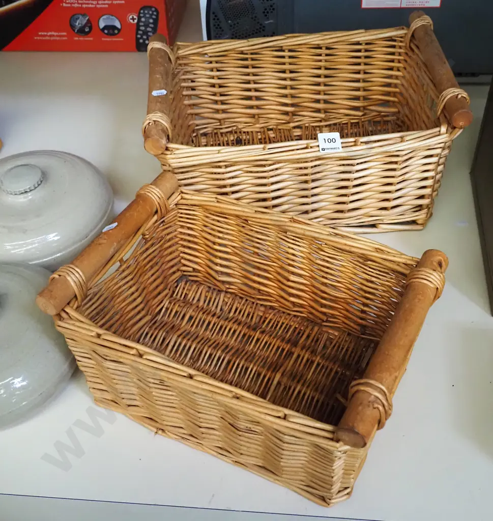 2x cane baskets Image 1++