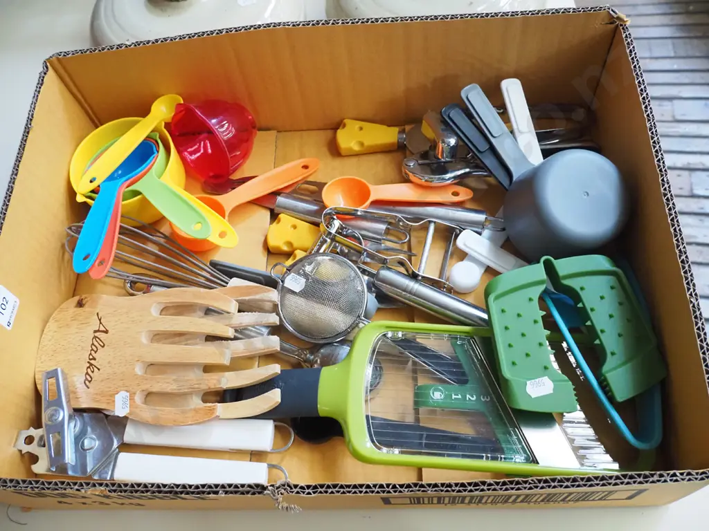 box of kitchen utensils Image 1++