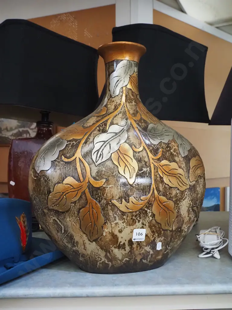 large leaf patterned vase H-450 Image 1++