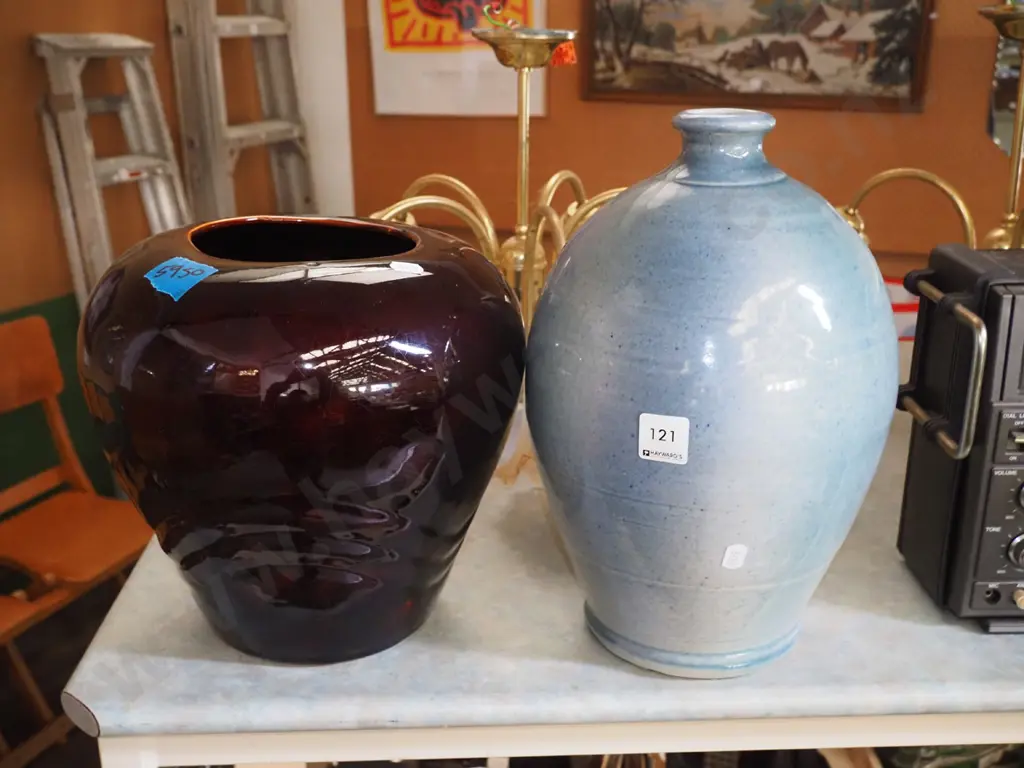 2x glazed vases Tallest H-310 Image 1++