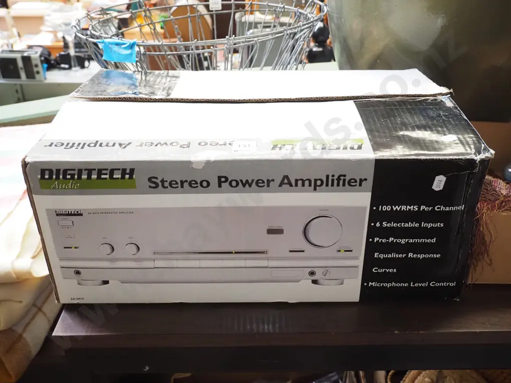 boxed Digitech power stereo amplifier Image 1++