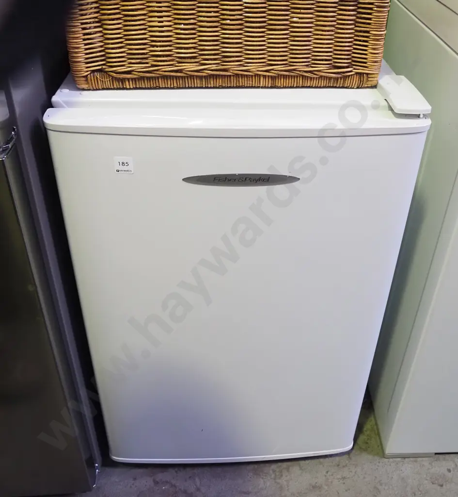 F&P underbench fridge Image 1++