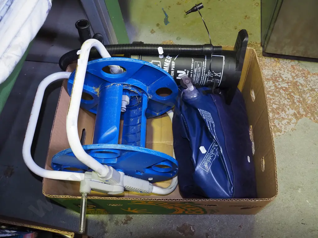 airbed, hose reel, hand pump Image 1++