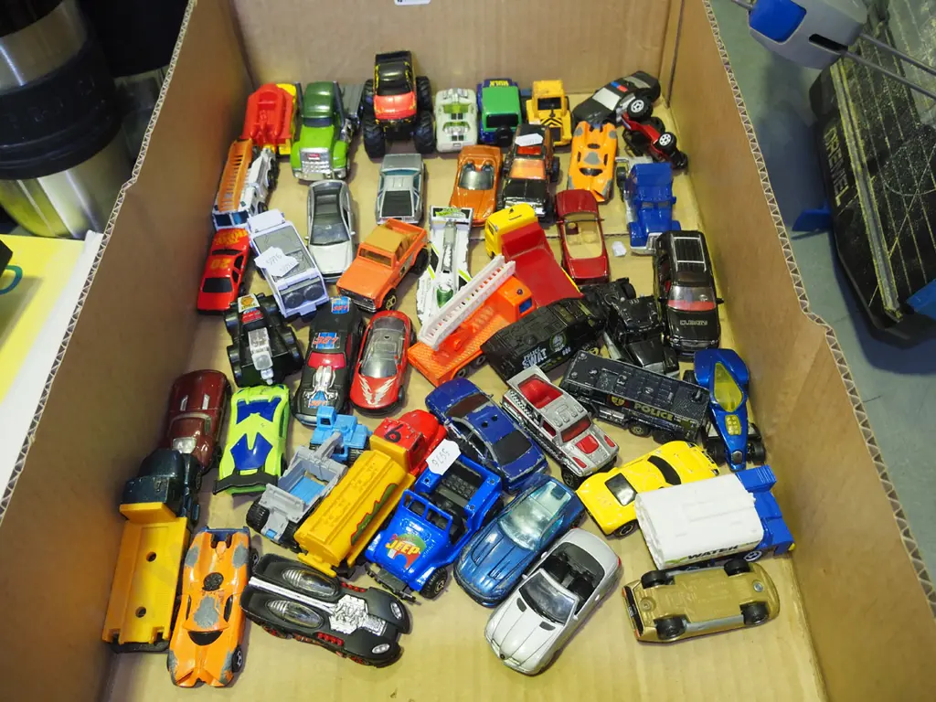 box of model vehicles Image 1++