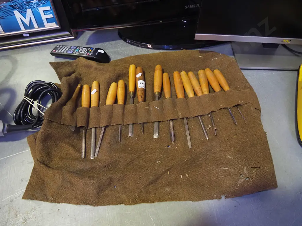 carver's chisels Image 1++