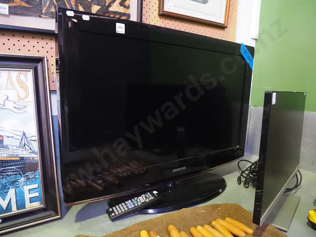 Samsung 32" TV Image 1++