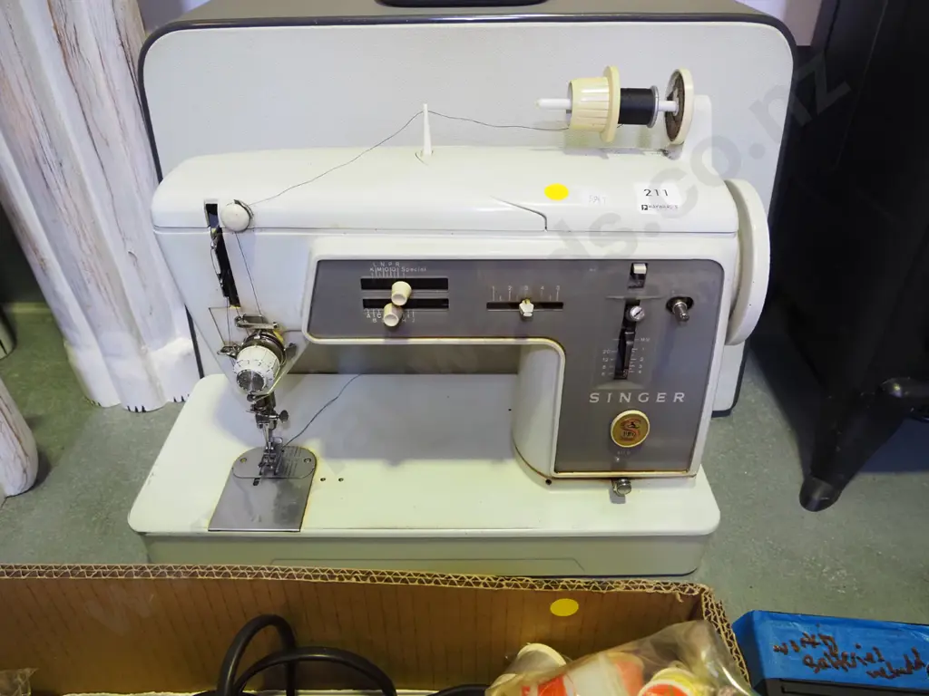Singer sewing machine and accessories - yellow dots Image 1++