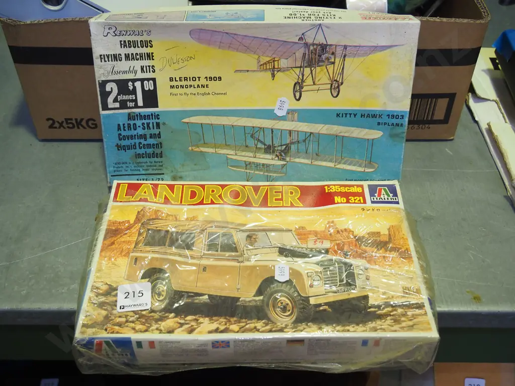 2x yet to be assembled scale models - Kitty Hawk, Landrover Image 1++
