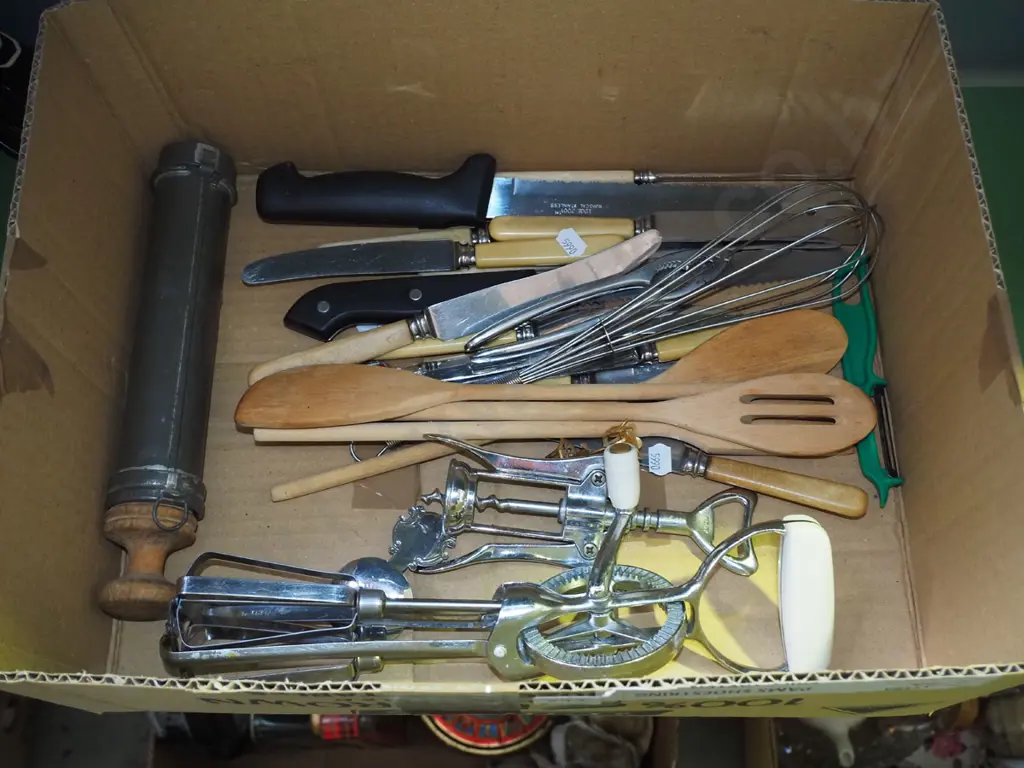 box; spoons, egg beater, knives etc Image 1++