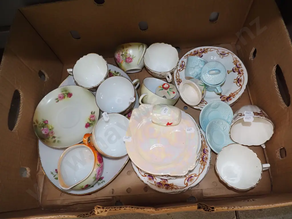 box; cups, saucers, plates Image 1++
