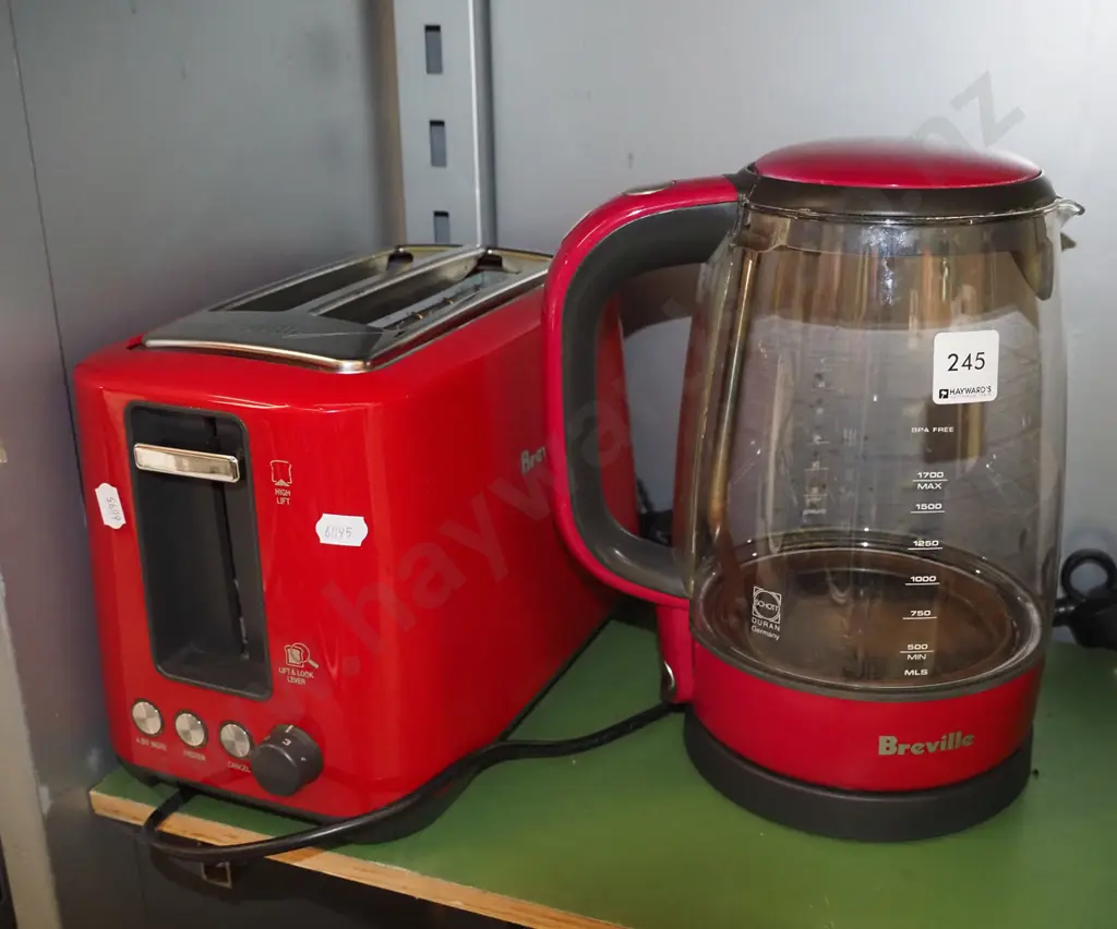 Breville jug and toaster Image 1++
