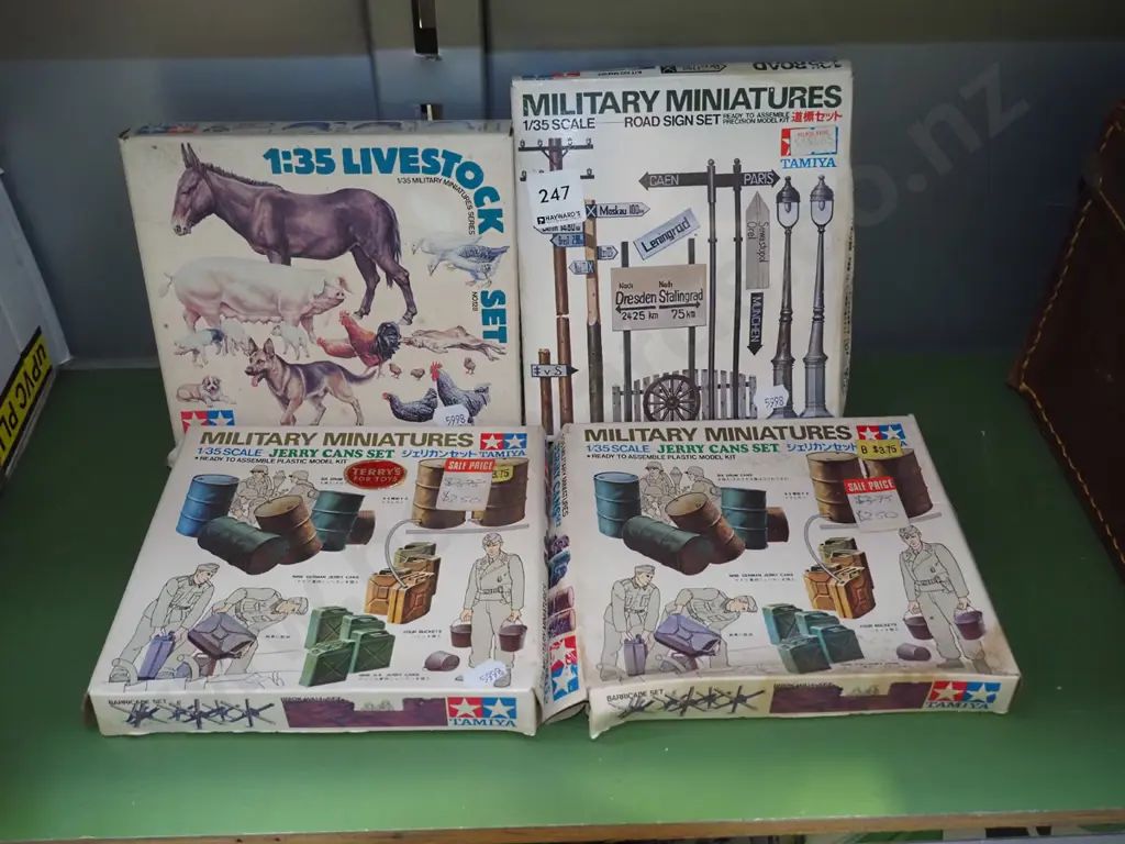 4x boxes of military miniatures Image 1++