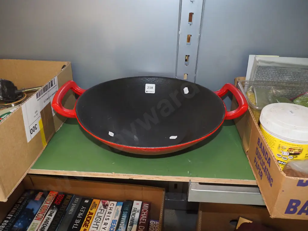 heavy cast iron and enamel wok Image 1++