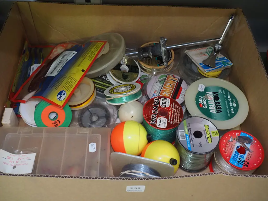 box; fishing lines, tie line stand, flies etc Image 1++