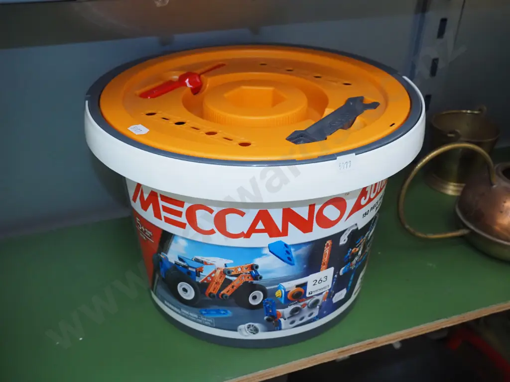 tub of plastic Meccano Junior Image 1++