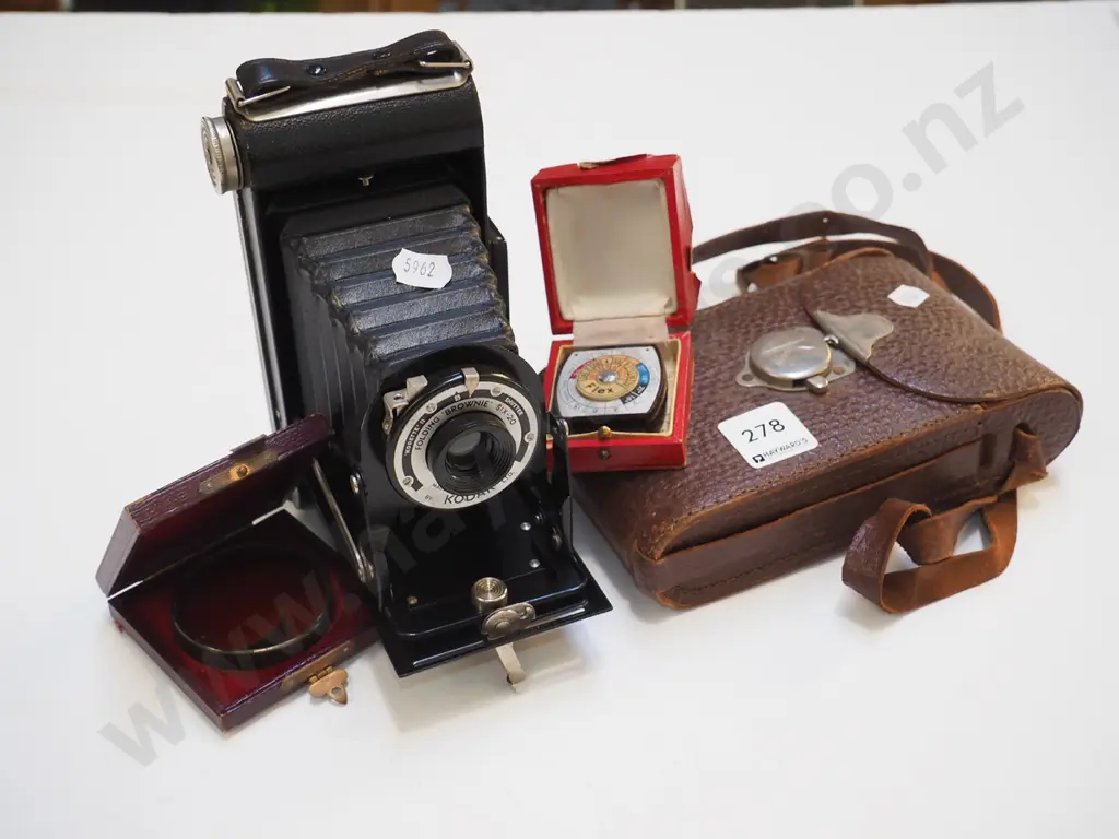vintage concertina camera, lens, light meter Image 1++