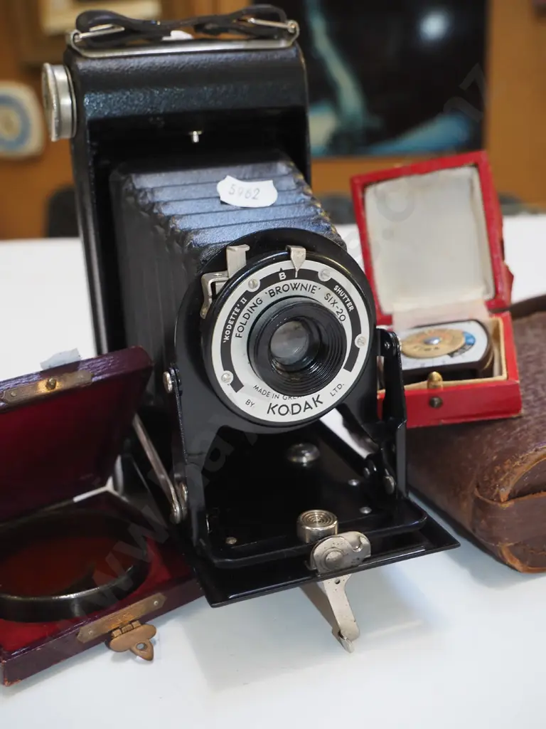 vintage concertina camera, lens, light meter Image 1++