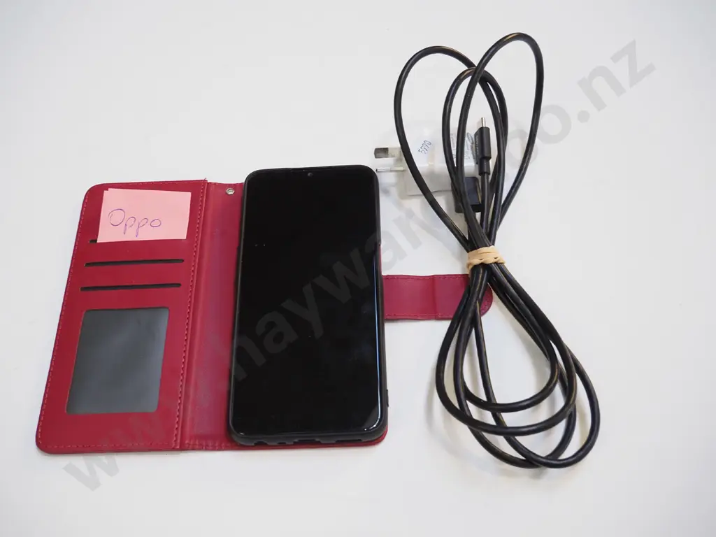 Oppo phone and charger - no sim card Image 1++