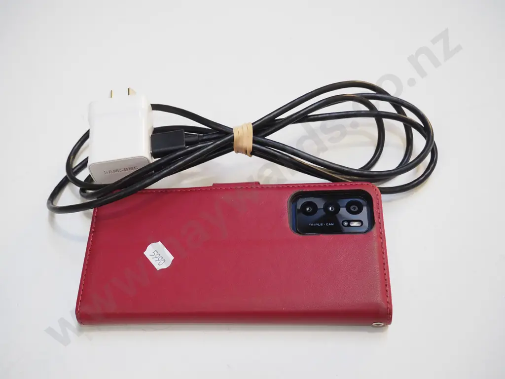 Oppo phone and charger - no sim card Image 1++