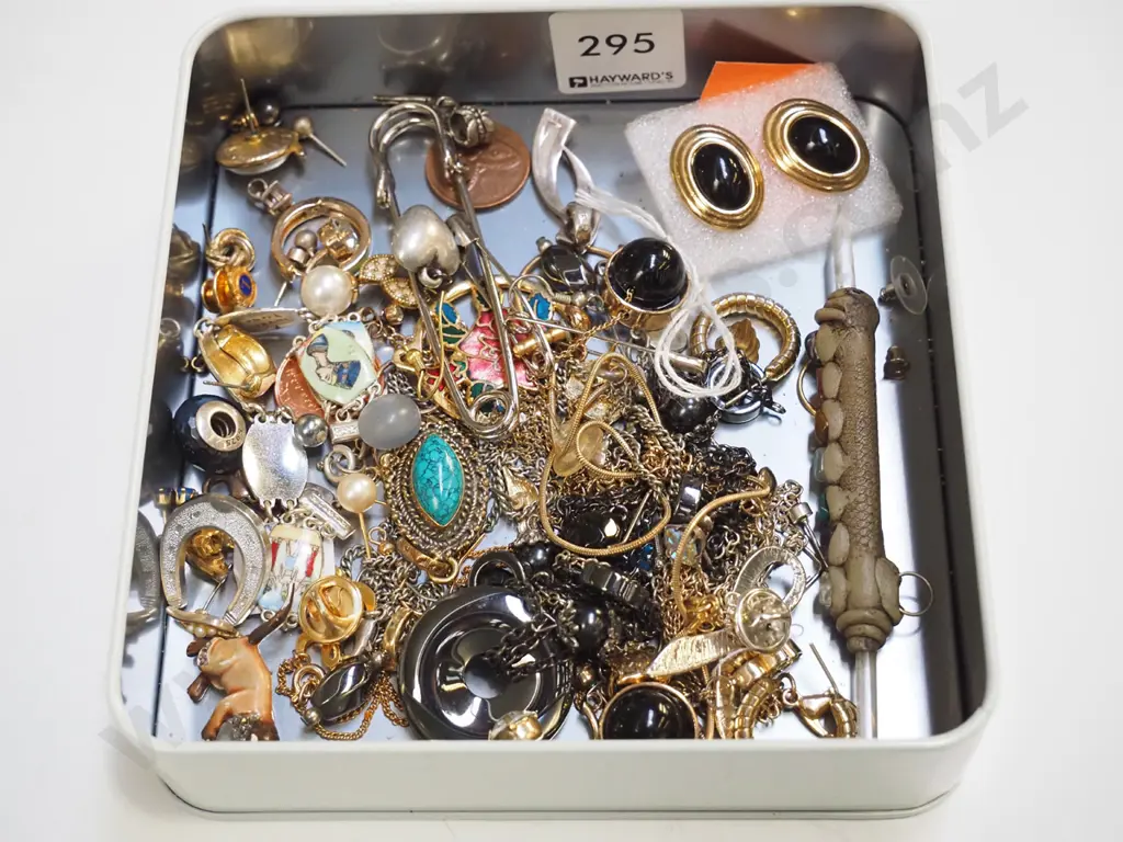tin tray; earrings, pendants etc Image 1++
