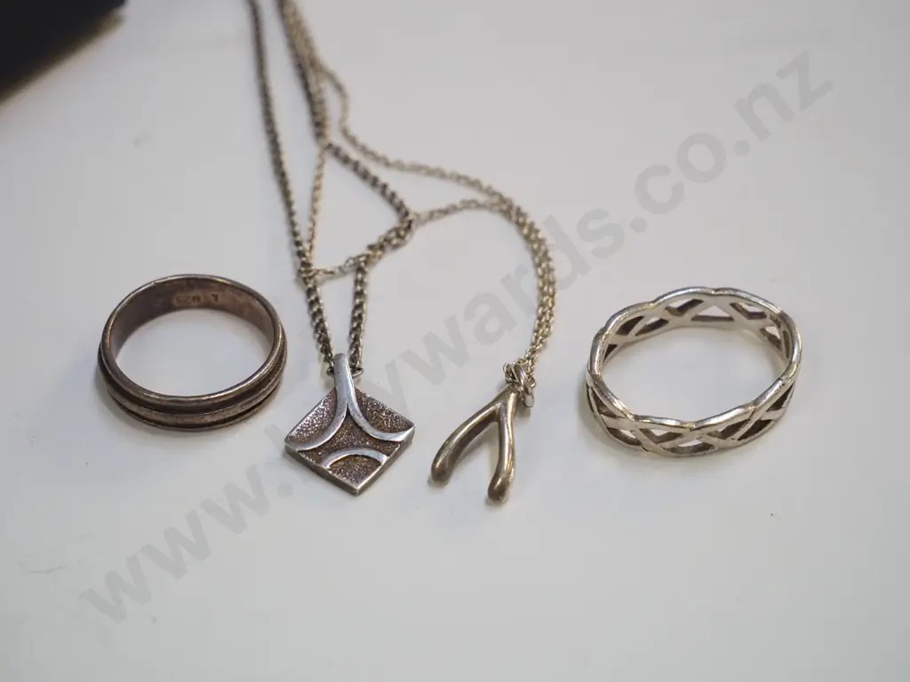 rings, pendant Image 1++
