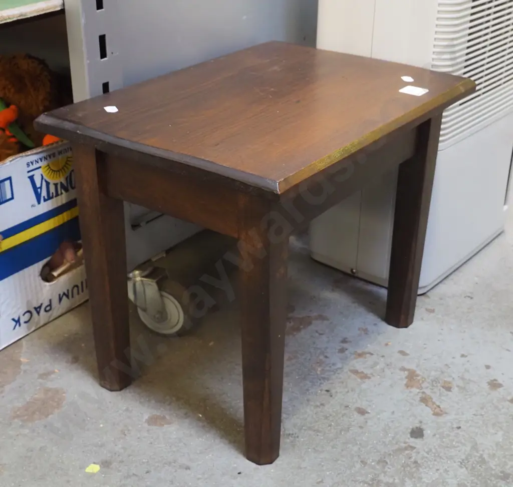 small pine end table Image 1++