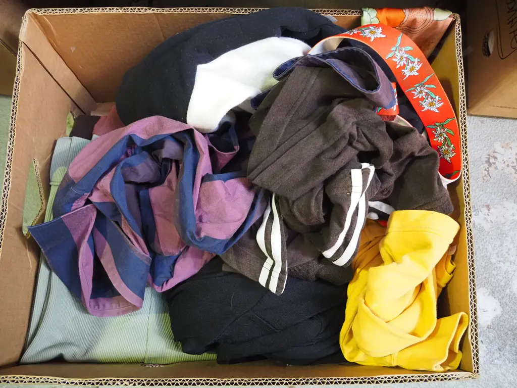 box; clothes Image 1++
