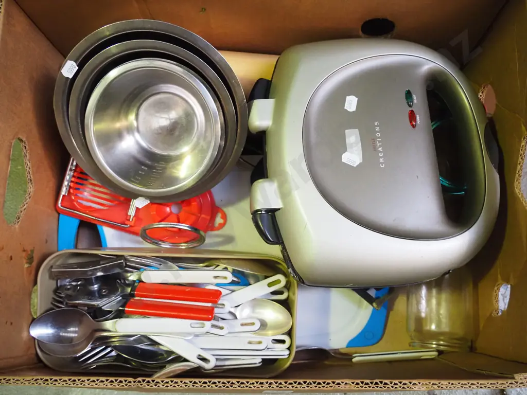 box; cutlery, mixing bowls, toastie pie machine etc Image 1++