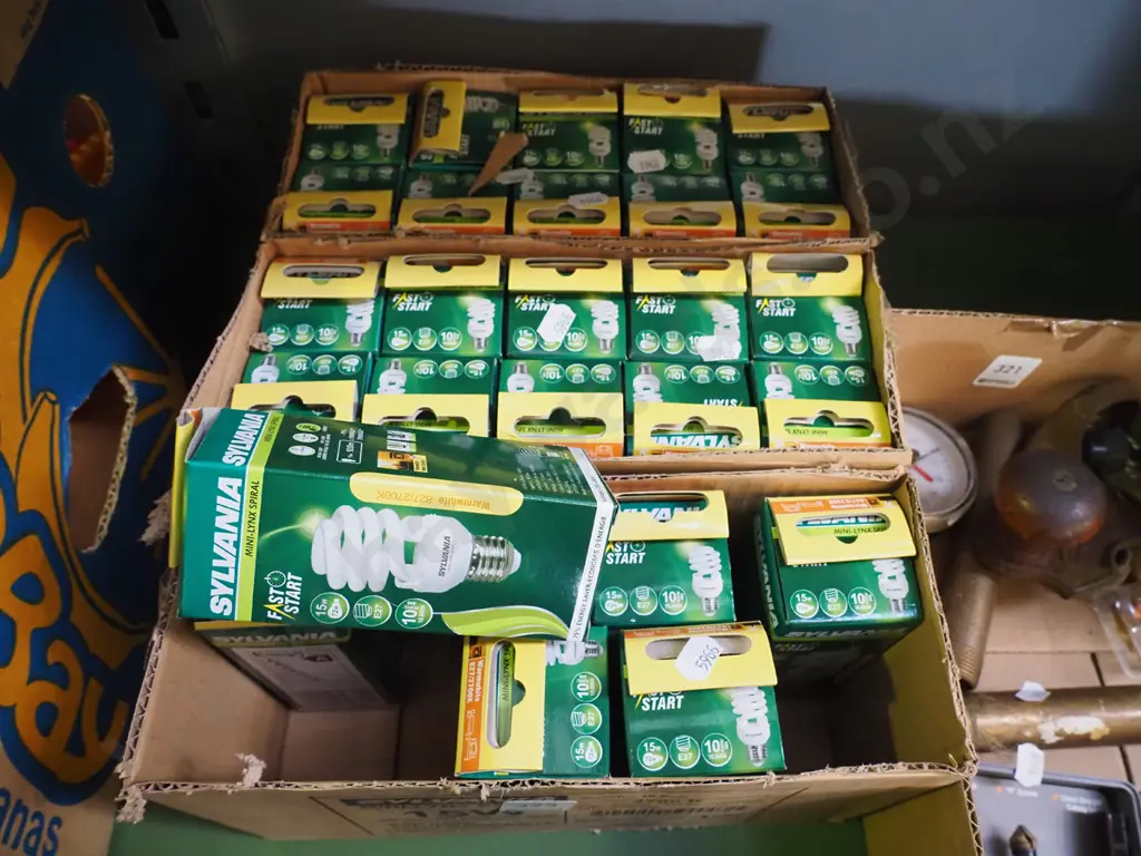 3x boxes; screw in spiral light bulbs  Image 1++