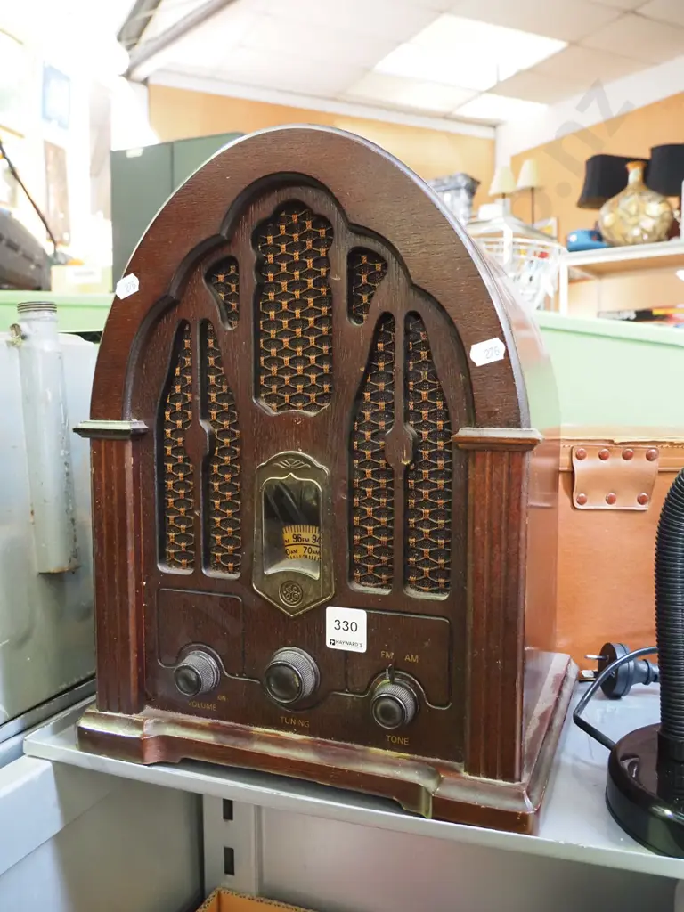 reproduction mantle radio   Image 1++