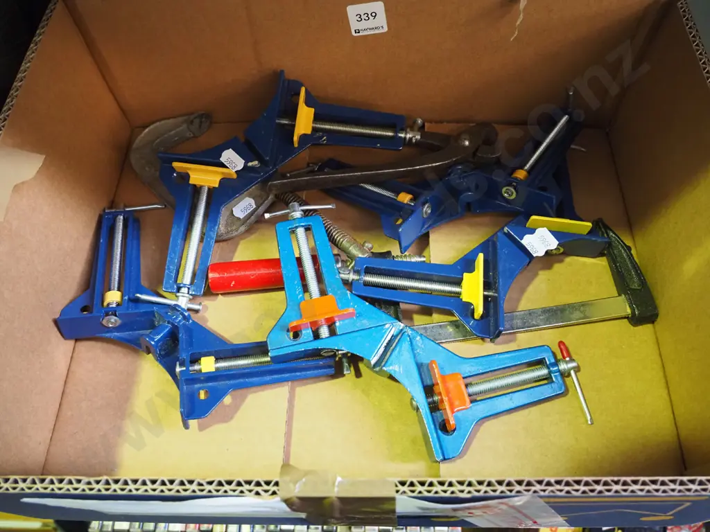 box; clamps, pliers Image 1++