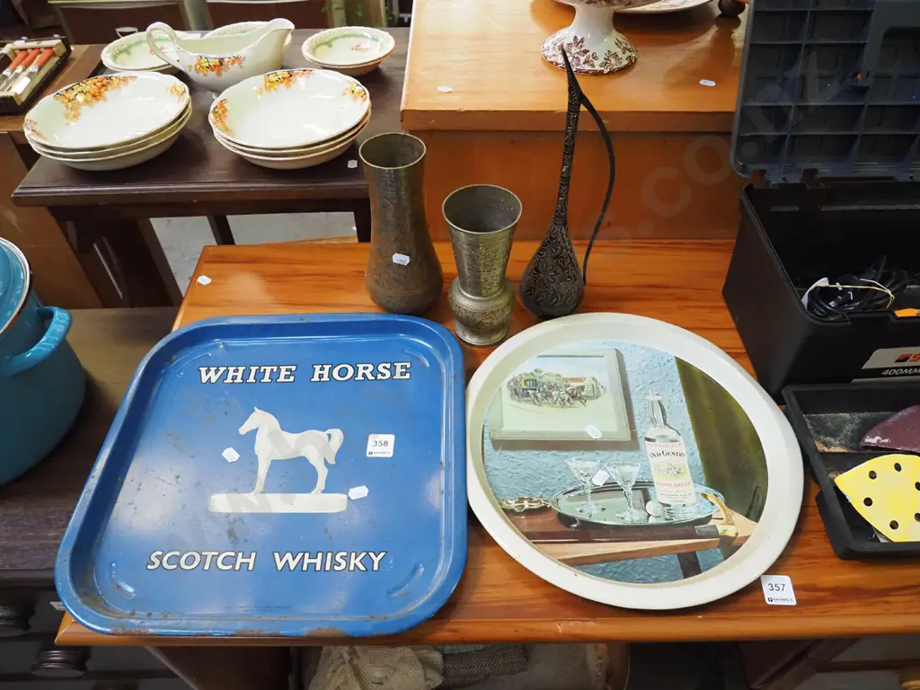 2x whisky trays, 3x brass vases Image 1++