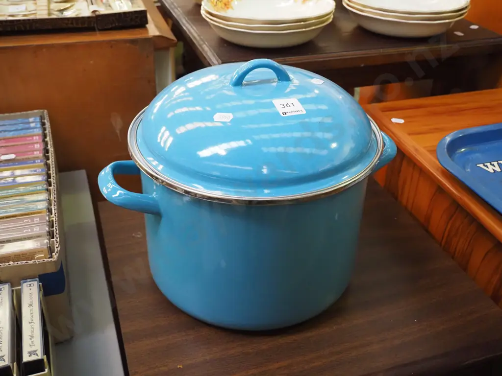 blue enamel stockpot Image 1++