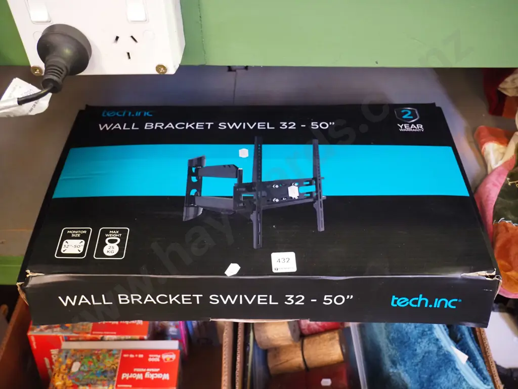 TV wall bracket for 32-52" TV Image 1++