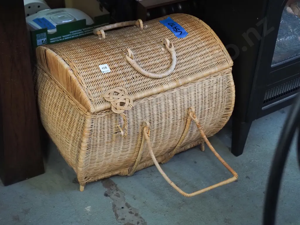 vintage cane picnic hamper H-400 W-470 Image 1++
