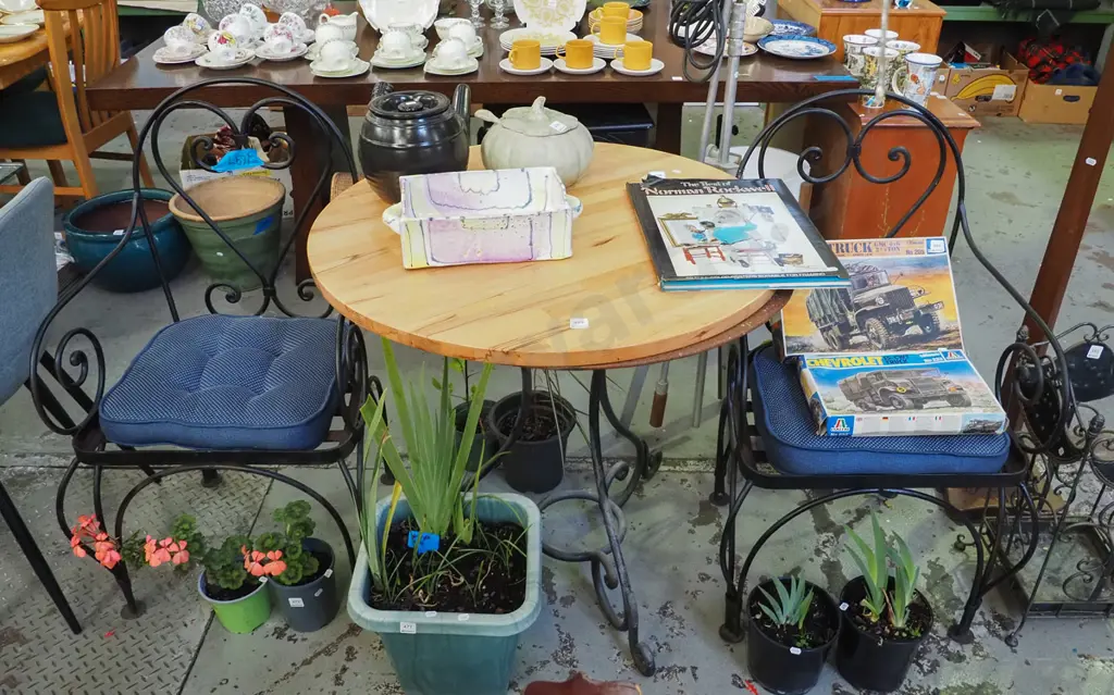 wrought metal based cafe table with 2 matching metal chairs with seat cushions. Table H-780 D-820 Image 1++