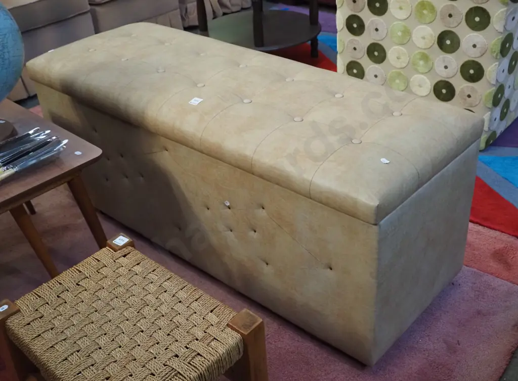 mid-century deep buttoned blanket box Image 1++