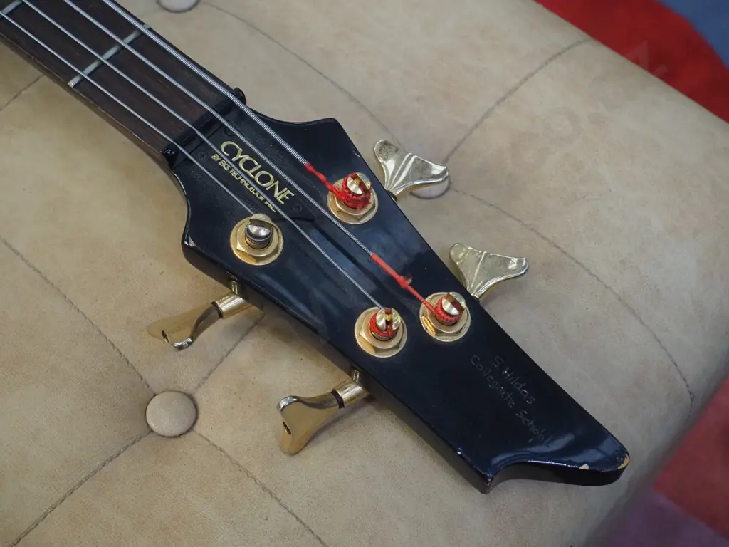 Cyclone bass guitar Image 1++