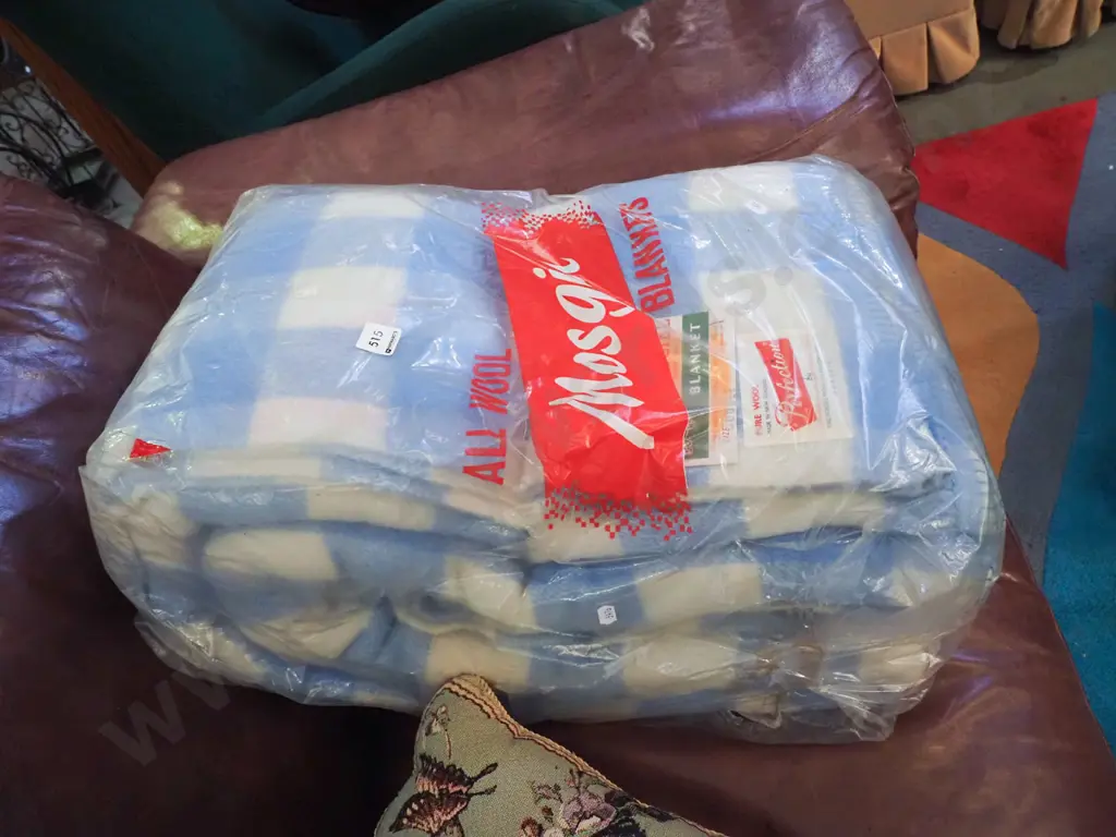 as-new packaged Mosgiel woollen blanket Image 1++