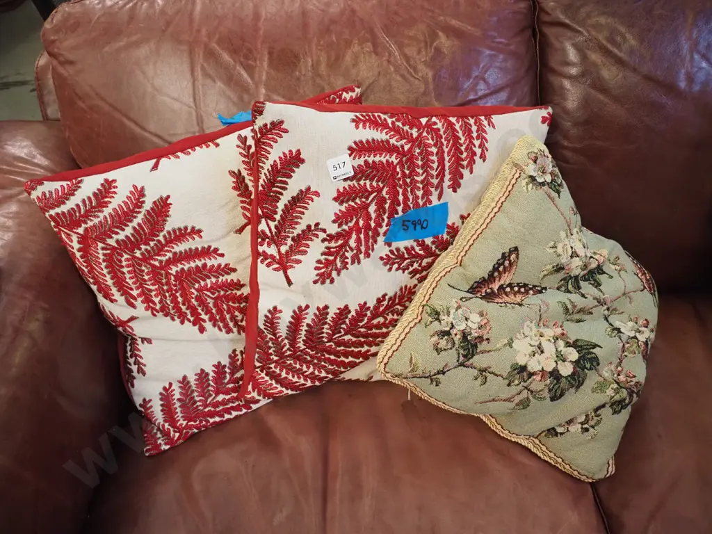 3x cushions Image 1++
