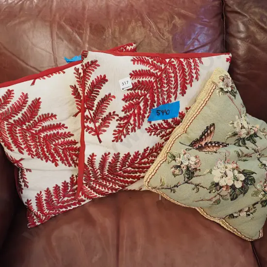 3x cushions