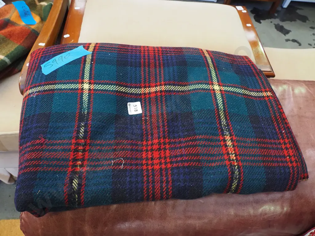 checked travel rug Image 1++