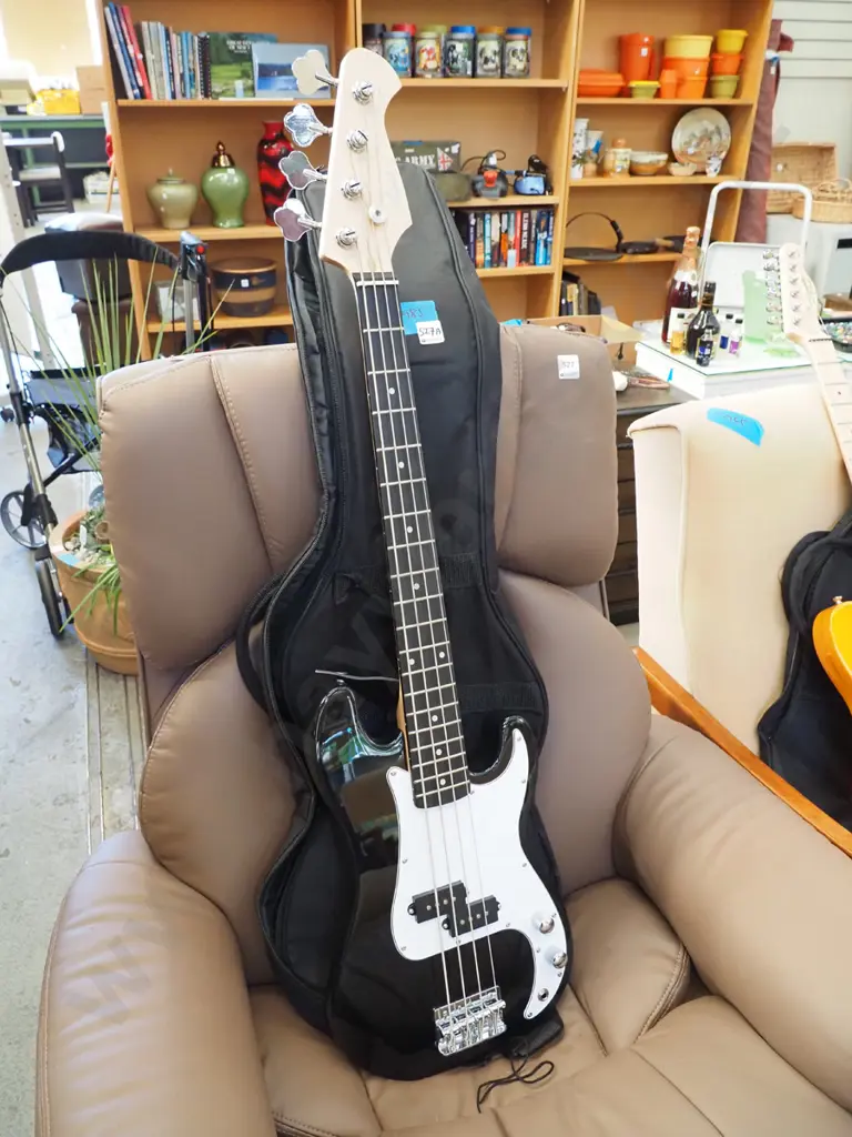 Artist bass guitar with gig bag Image 1++