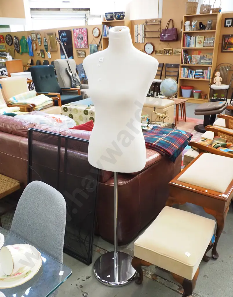 dressmakers form on stand Image 1++